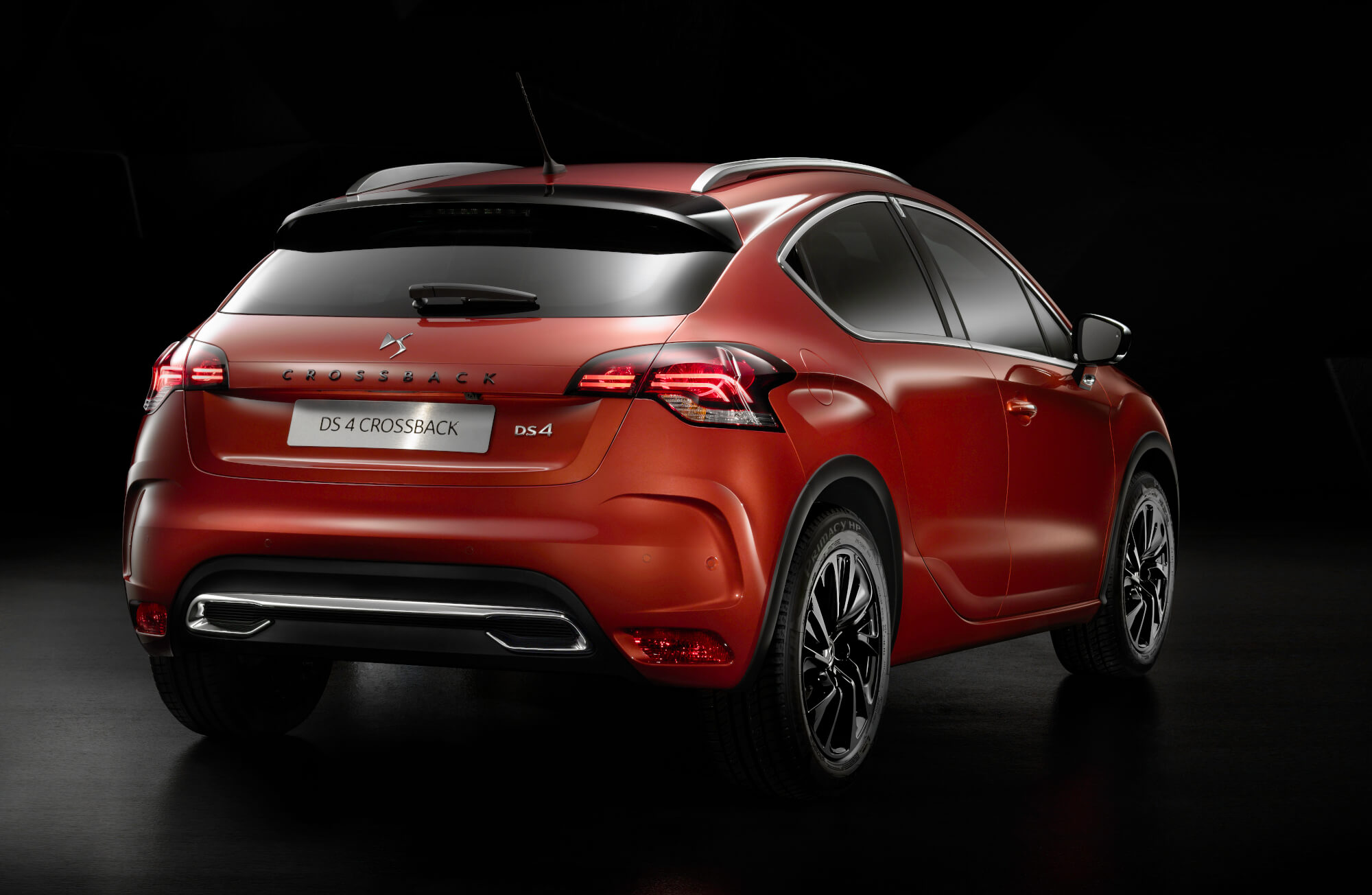 0 DS4 CROSSBACK クリーンディーゼルを搭載した「DS DS BlueHDi」「DS 