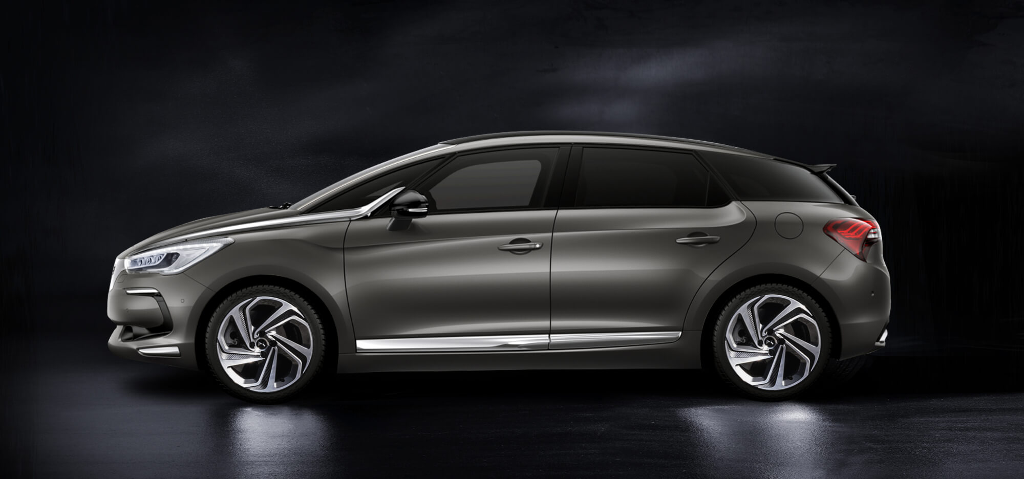 NEW DS 5」を発売開始 DSフラッグシップモデル、新フロントグリル