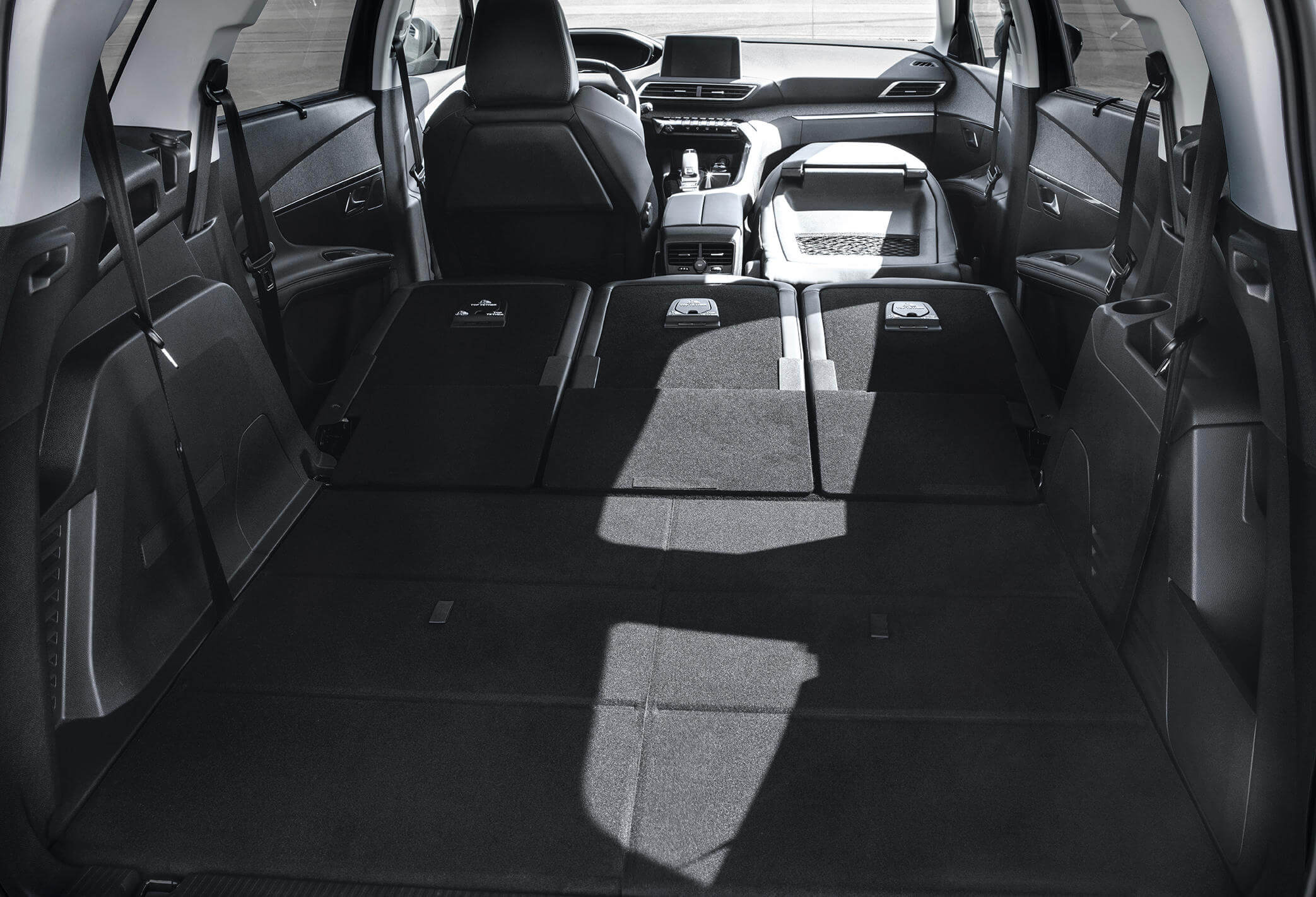 NEW 7-SEAT SUV PEUGEOT 5008を発売 | Stellantis ジャパン株式会社