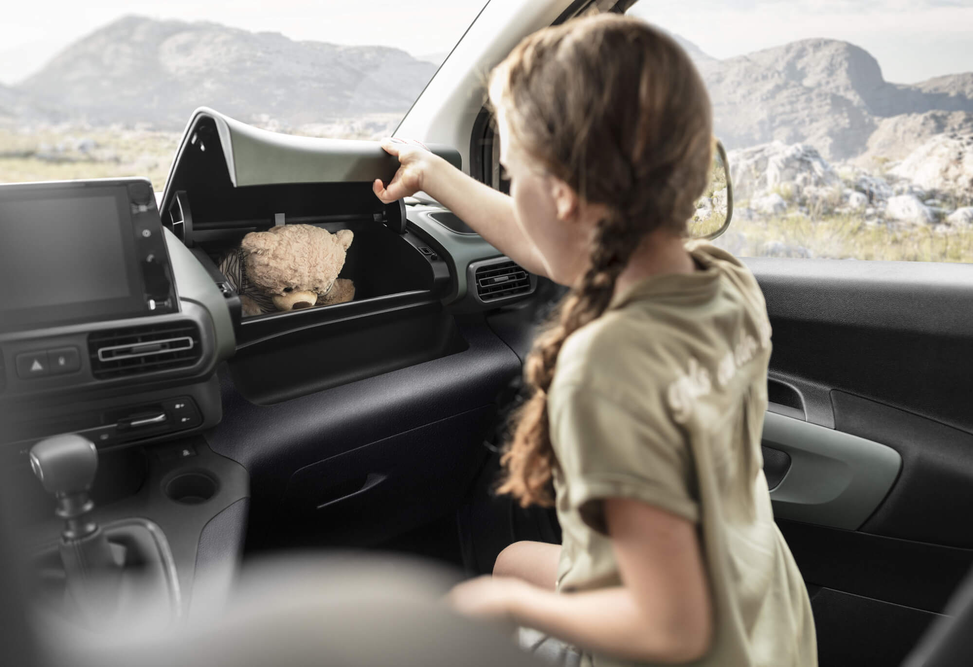 スライドドアで、大きく、自由に、おもしろく CITROËNのDNAが