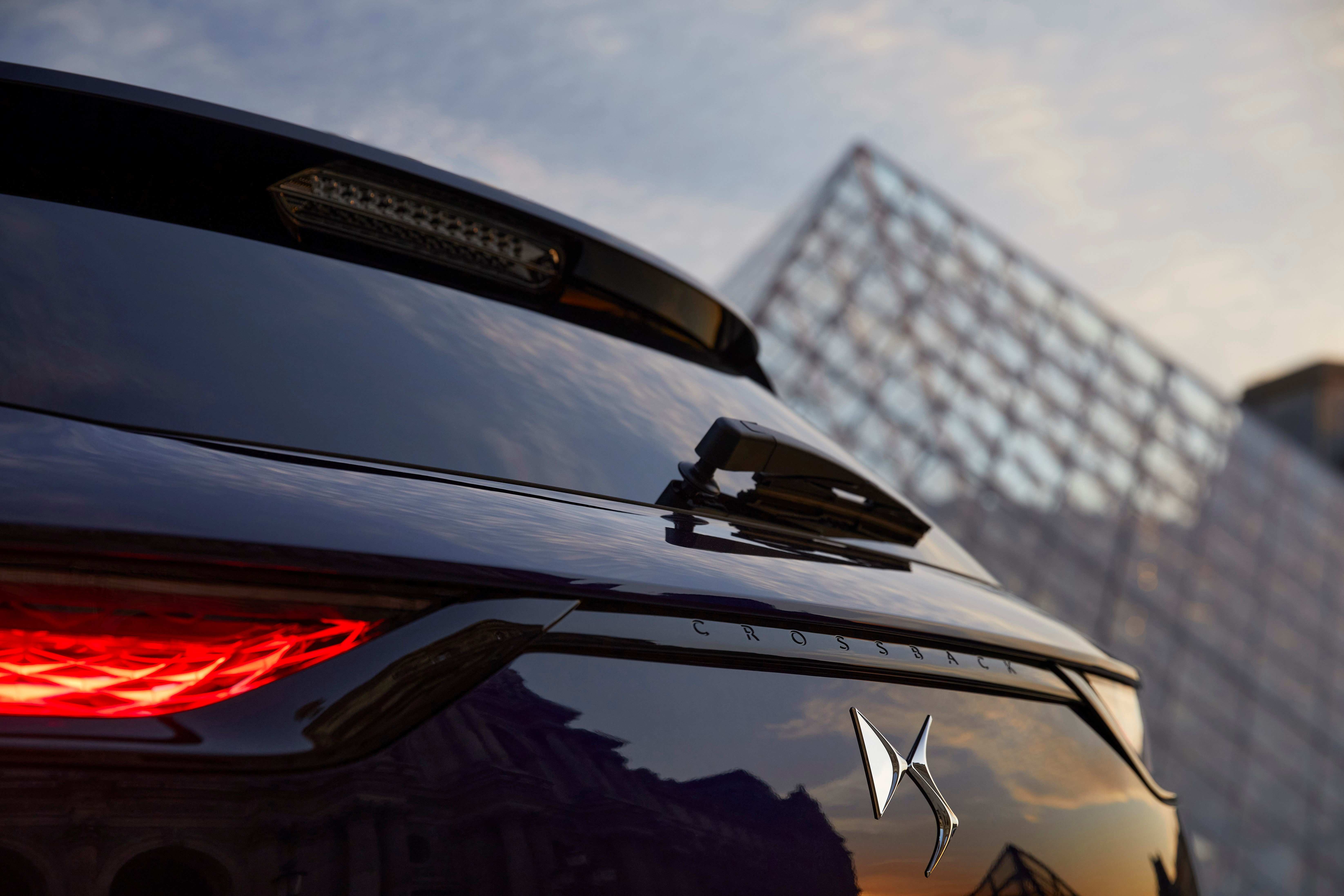 ドライビングにアートな空間を DS 7 CROSSBACK LOUVRE BlueHDi登場