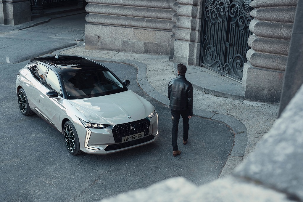 REFINEMENT ENGINEERED”「世界で最も美しいクルマ」DS 4 登場