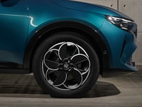 18-inch aluminum wheels(2)