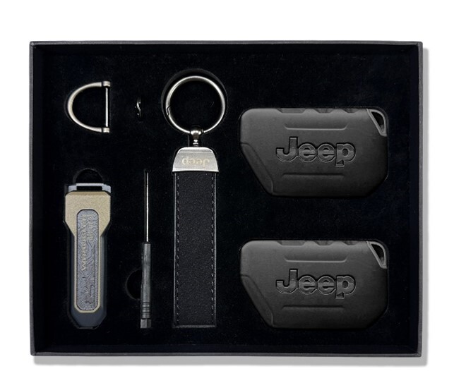 【美品】Jeepラングラー41エディション購入限定品キーホルダーセット ジープ 限定車 「Jeep® Wrangler Unlimited Sport '41 Edition」を発売