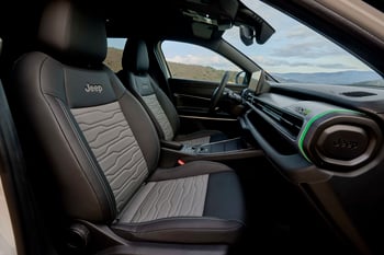 JeepAvenger4xe_Interiors-6