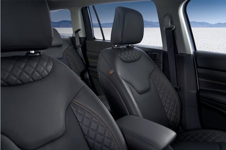 Commander_85_Interior