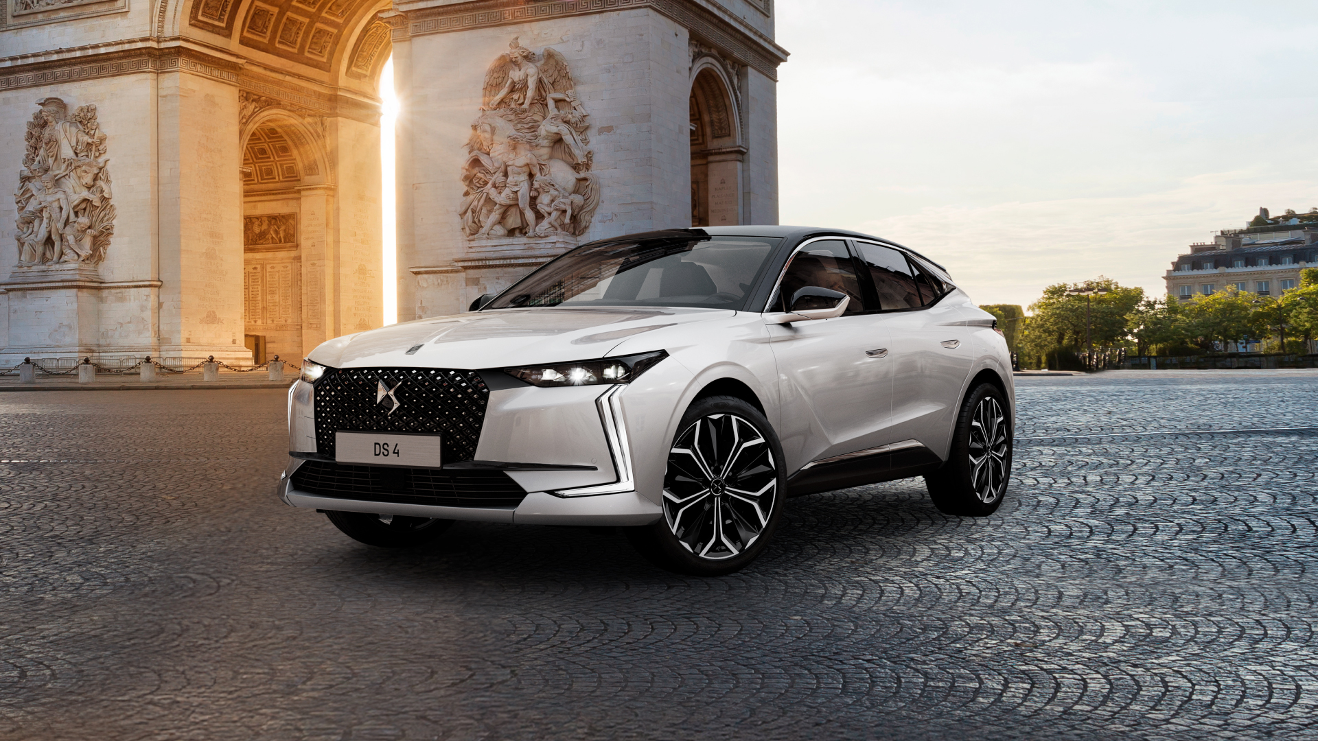 DS オートモビル DS 4の限定車「DS 4 ETOILE Champs-Élysées」を発売